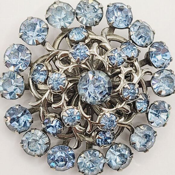Brooch Pin Blue Rhinestone Layered Cluster Silver Tone Round Sparkly Mid-Century - Picture 3 of 8